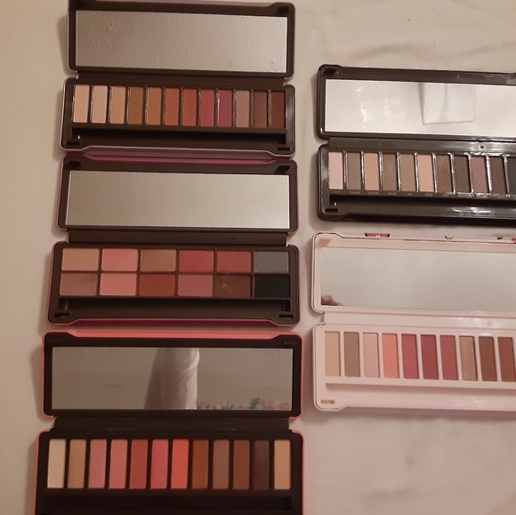 Eyeshadow palettes - Picture 2 of 3